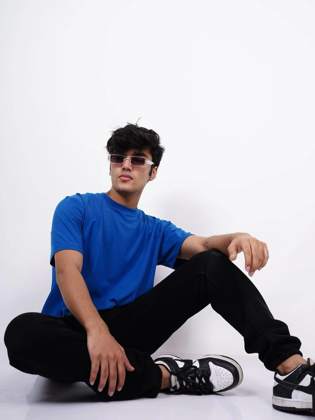 Basic : Burger Bae Round Neck Regular Fit Tee For Men and Women - Image 3