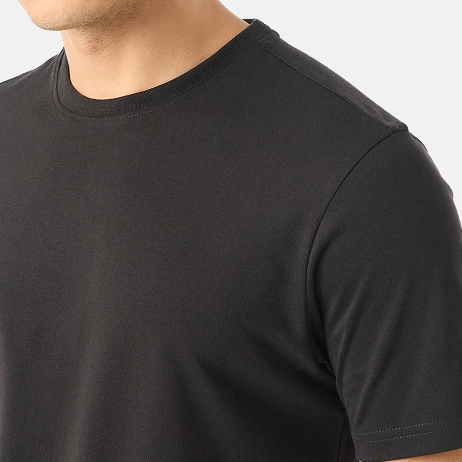 Basic Essential Mens T-Shirt - Black - Image 4
